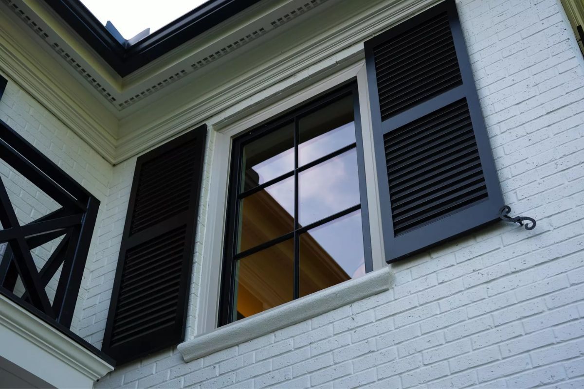 What Causes Window Frames to Rot in Indiana's Wet Seasons