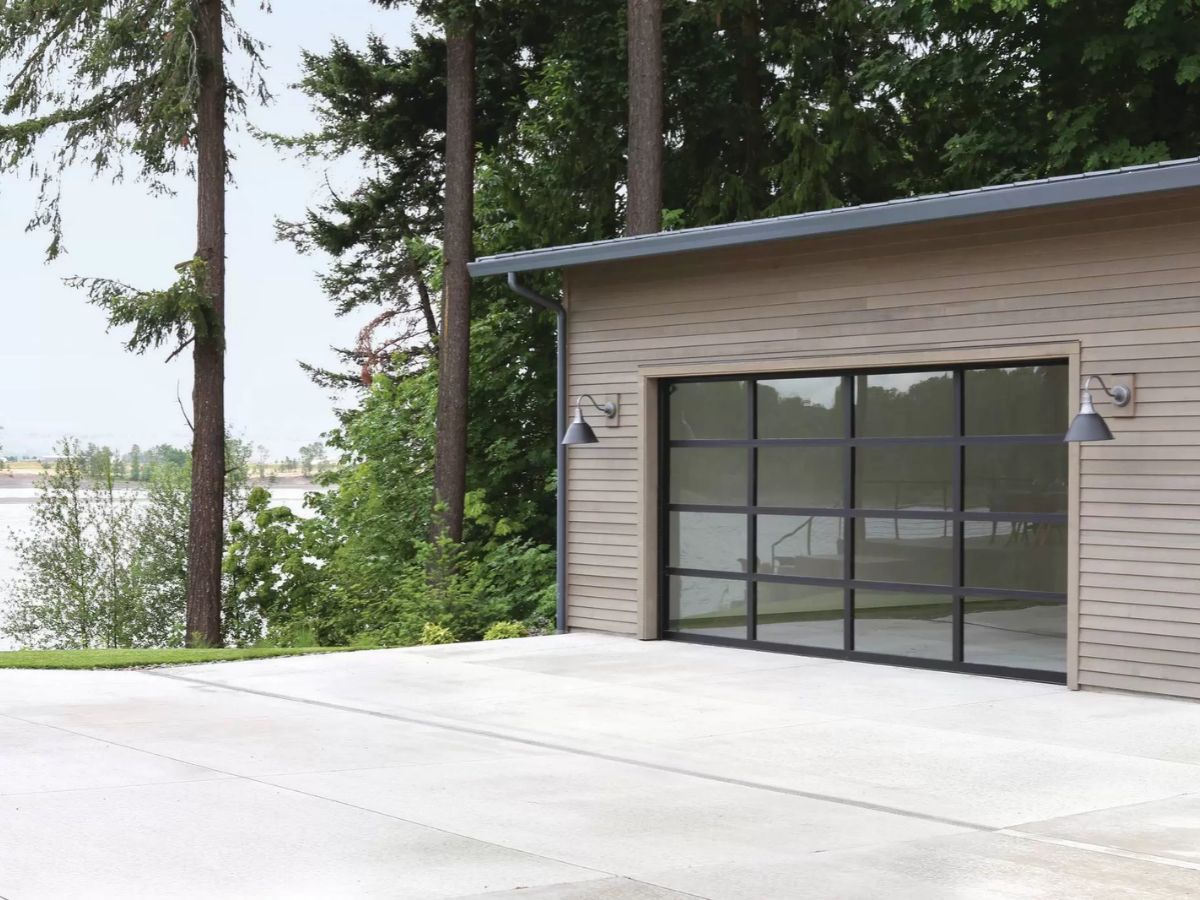 Choosing the Right Replacement Garage Door for Your Muncie Home’s Style